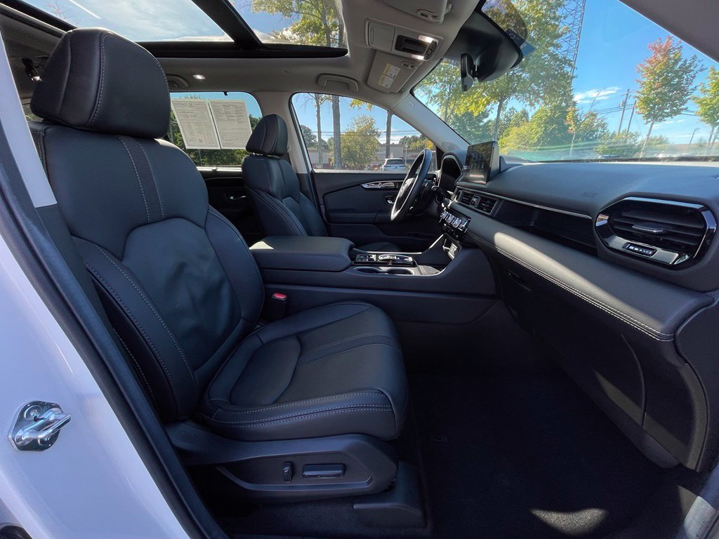 Certified 2025 Honda Pilot Touring image 32
