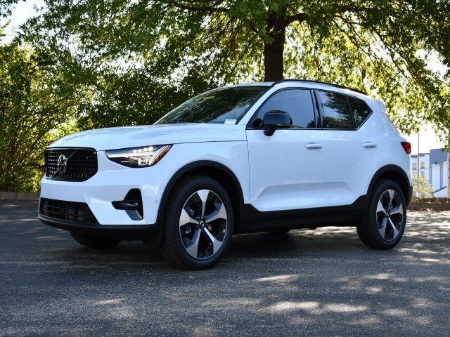 New 2026 Volvo XC40 B5 Plus w/ Protection Package Premier image 3