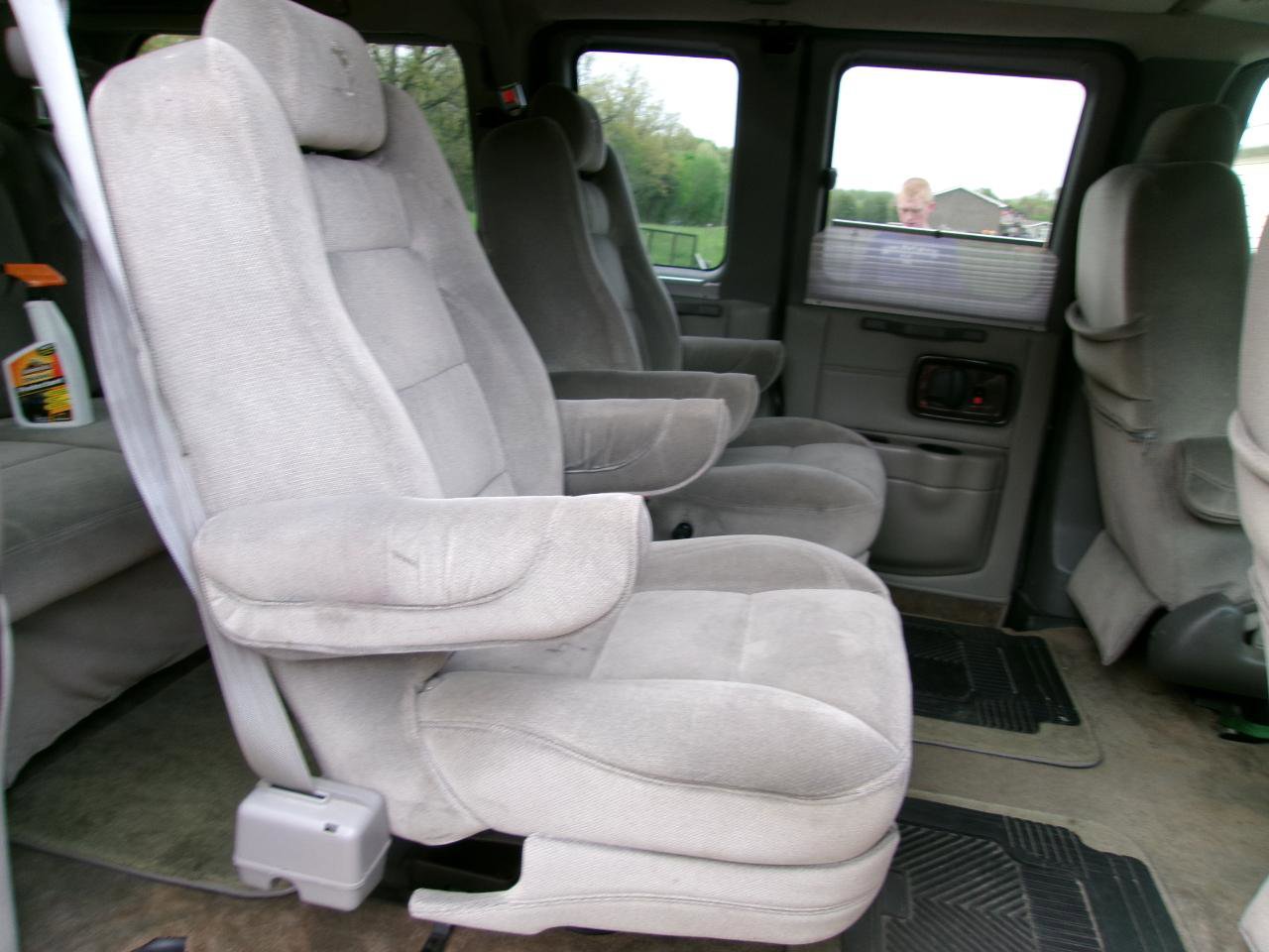Used 2008 GMC Savana 1500 w/ Preferred Equipment Group RWD image 4