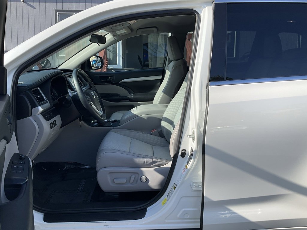 Used 2018 Toyota Highlander Plus image 14