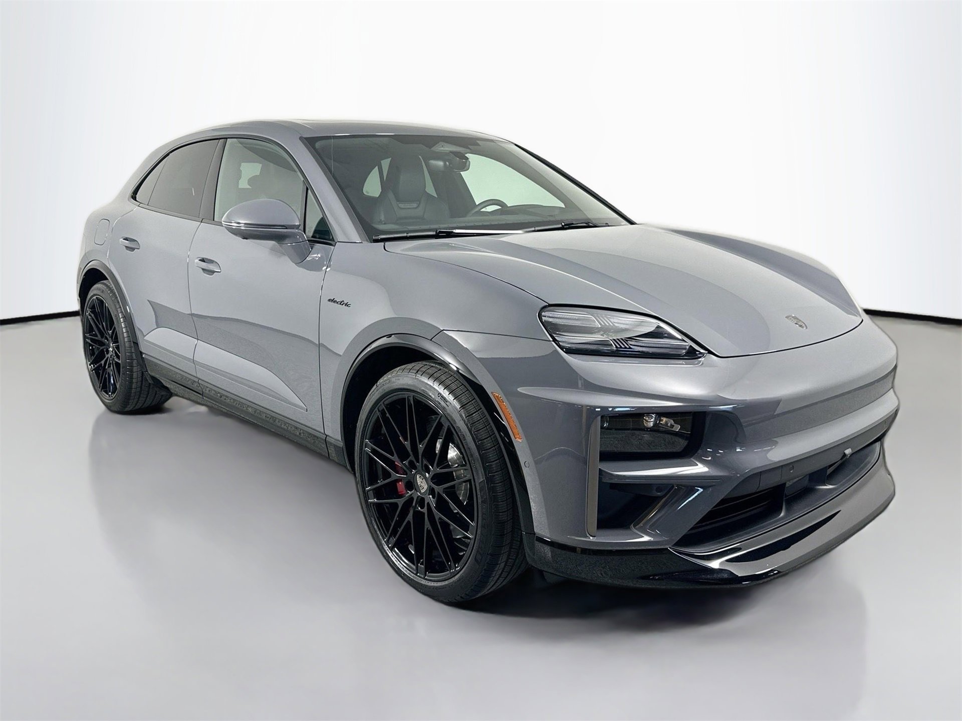 Certified 2025 Porsche Macan Turbo Electric image 9