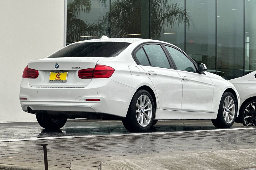Used 2017 BMW 320i Sedan image 3
