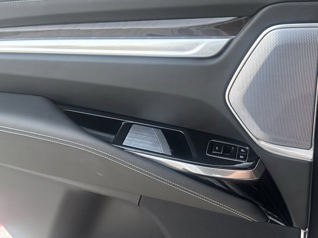 Used 2025 Cadillac Escalade Sport Platinum w/ LPO, ONYX Package image 19