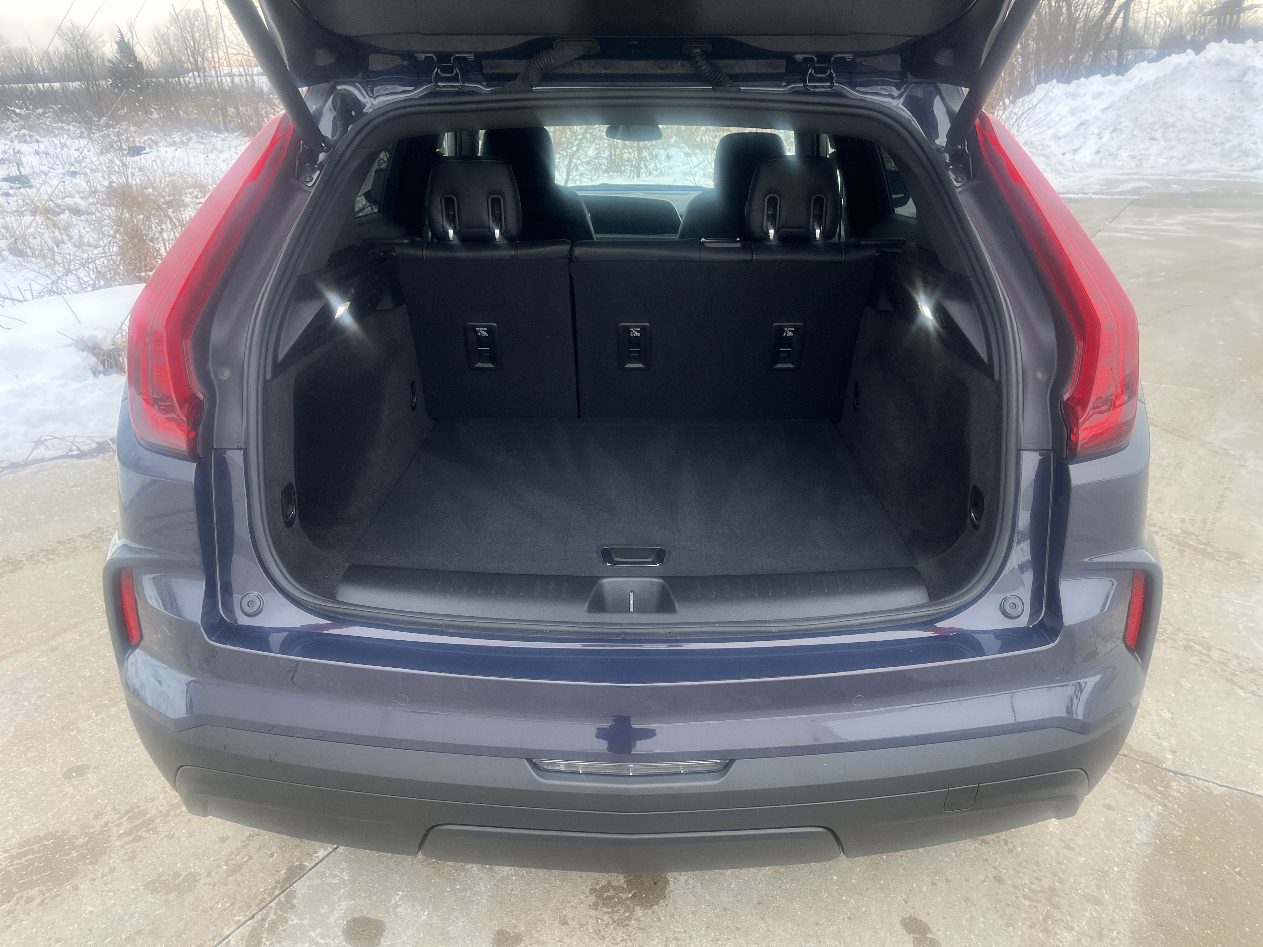 Used 2024 Cadillac XT4 Luxury w/ Cold Weather Package image 18