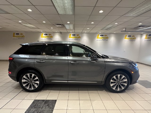 Used 2022 Lincoln Corsair Reserve w/ Equipment Group 201A AWD/4WD image 3