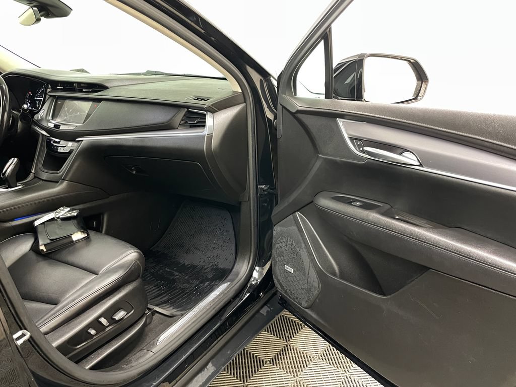 Certified 2018 Cadillac XT5 Luxury w/ Driver Awareness Package AWD/4WD image 40