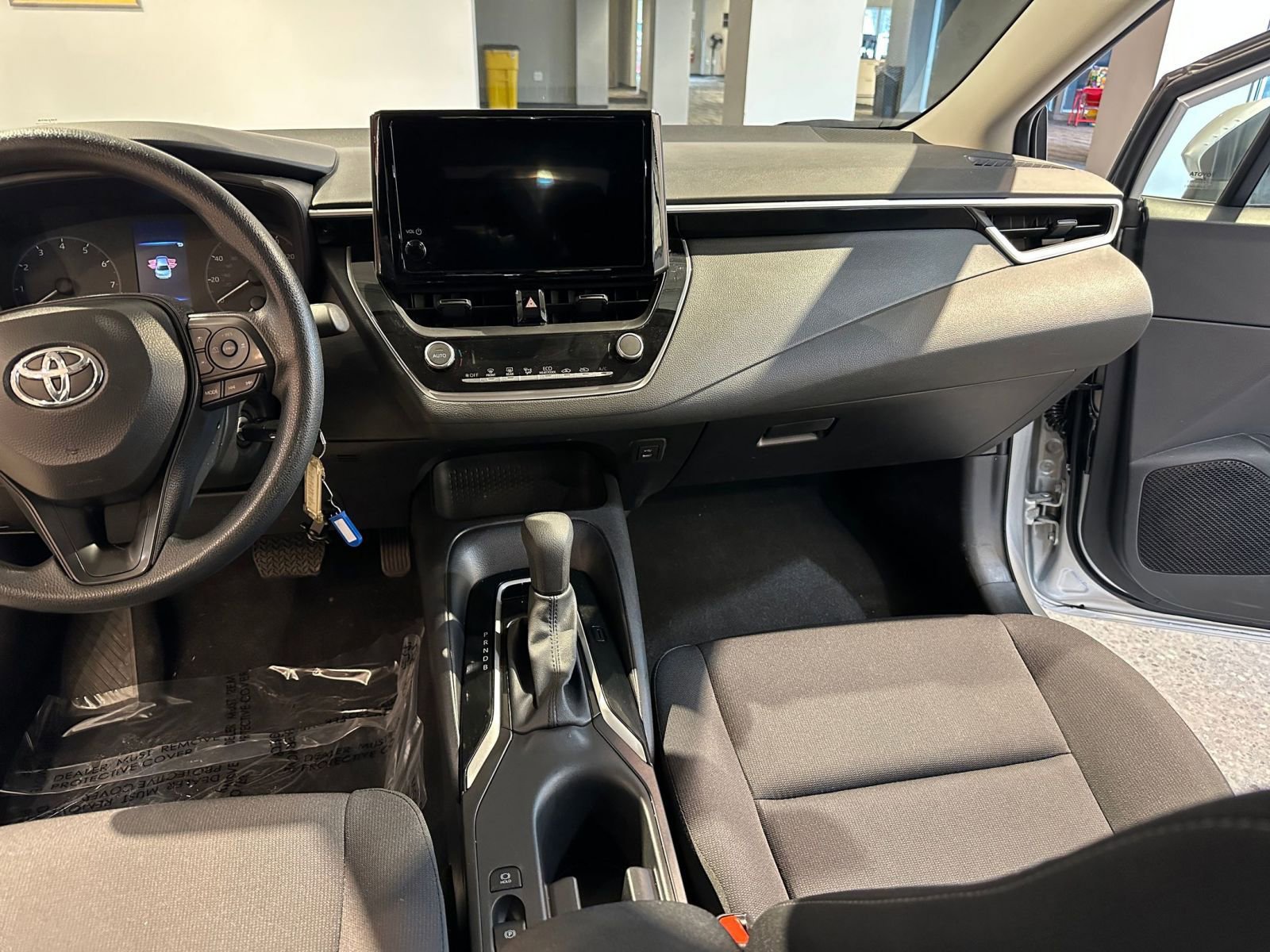 Used 2025 Toyota Corolla LE image 36