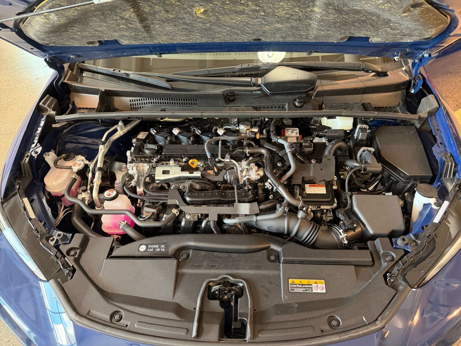 Used 2025 Toyota Prius LE FWD image 30