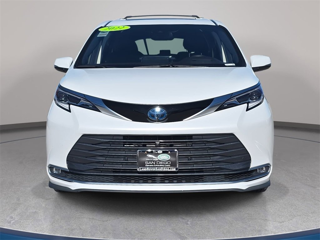 Used 2022 Toyota Sienna Platinum image 3