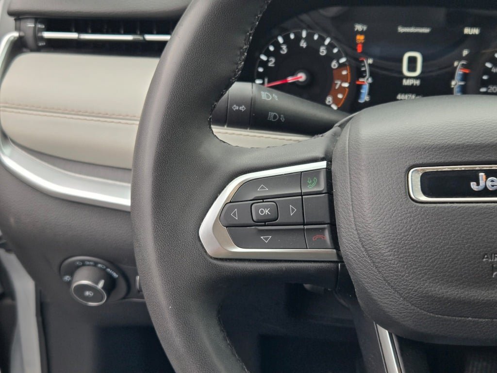 Used 2025 Jeep Compass Limited AWD/4WD image 29