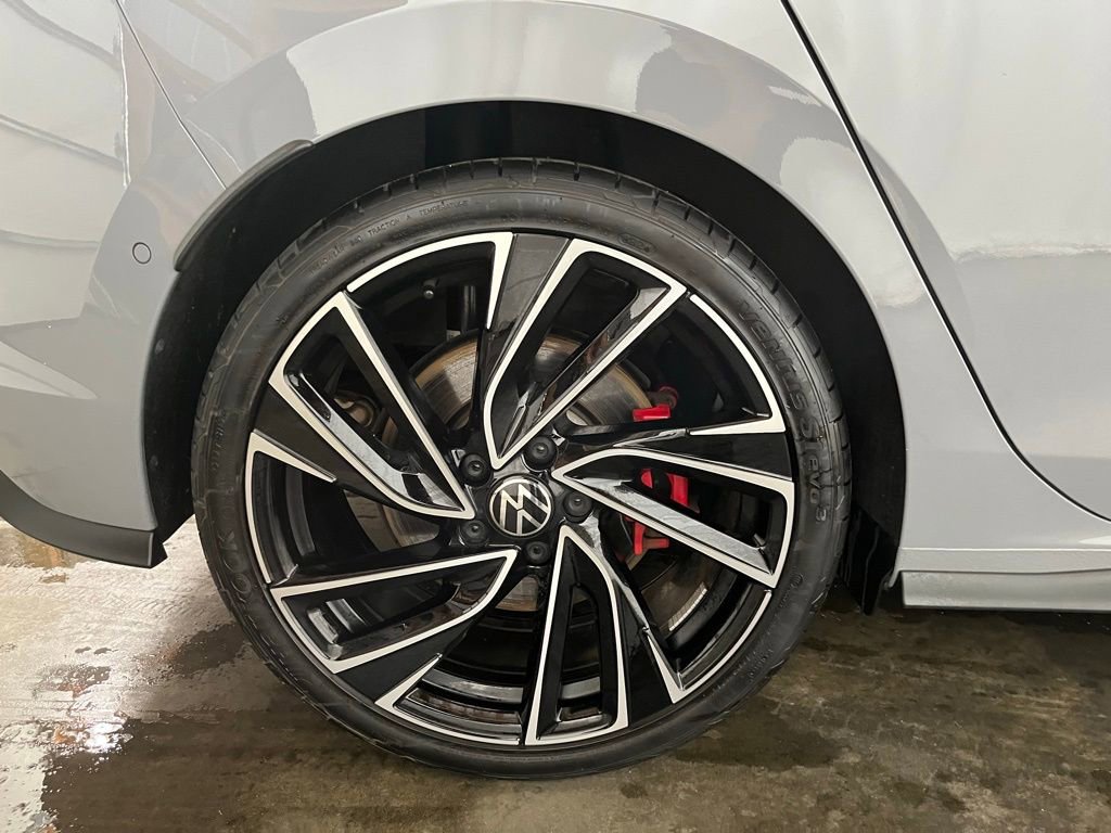 Certified 2024 Volkswagen GTI Autobahn image 32