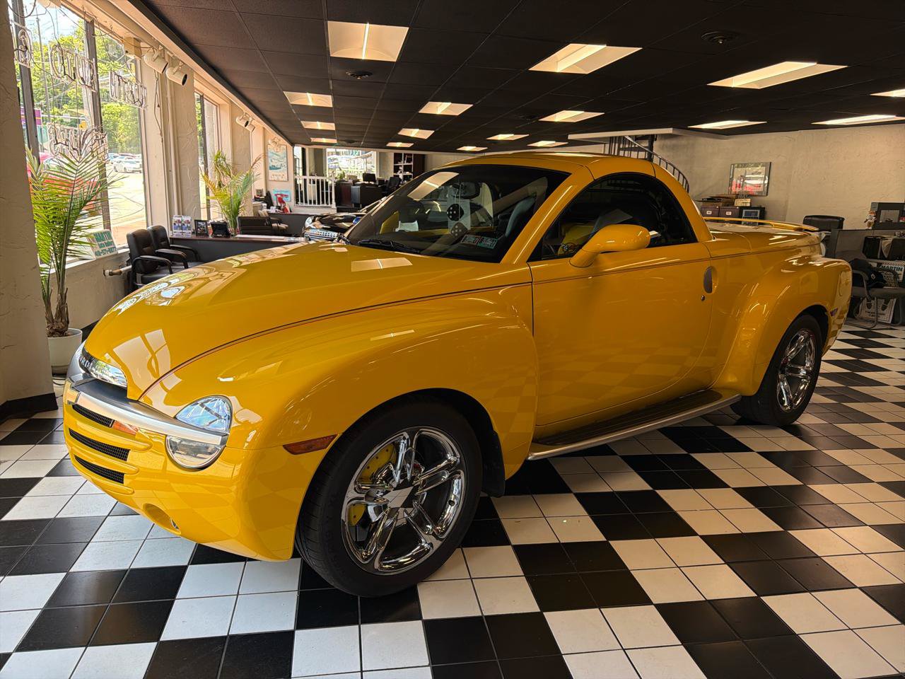 Used 2005 Chevrolet SSR w/ Preferred Equipment Group RWD image 1