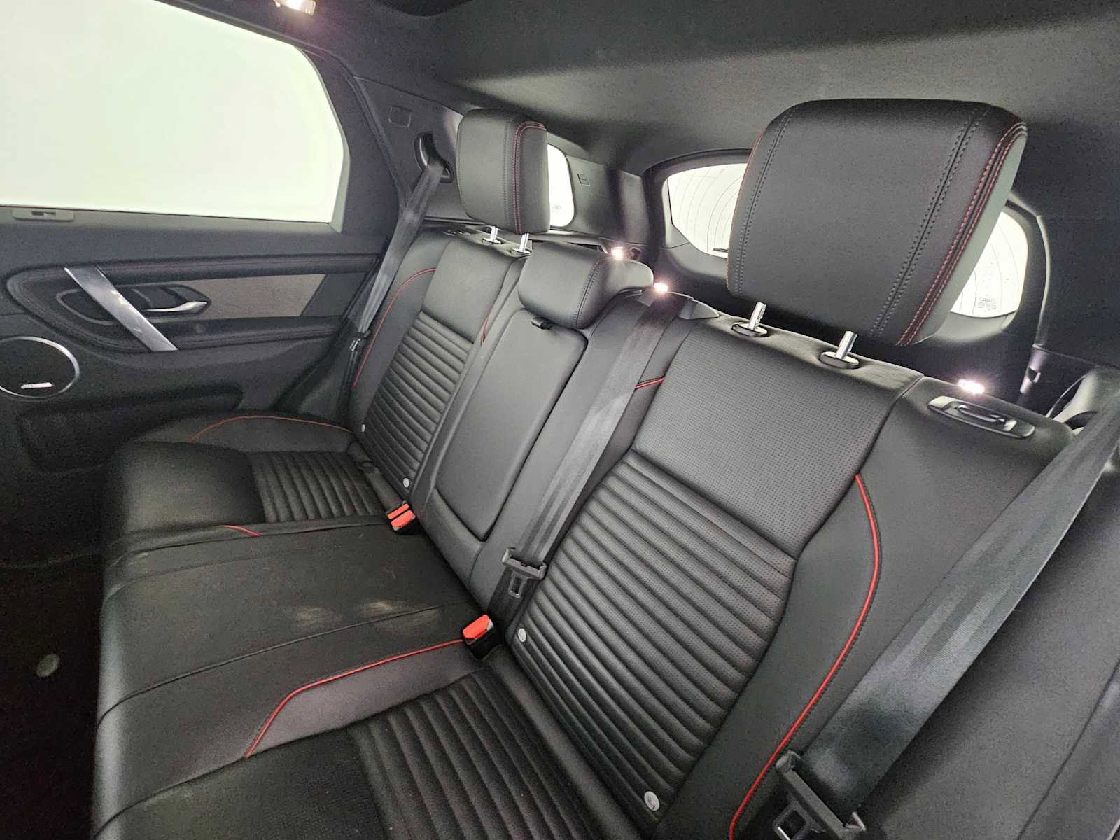 Used 2023 Land Rover Discovery Sport SE R-Dynamic image 17