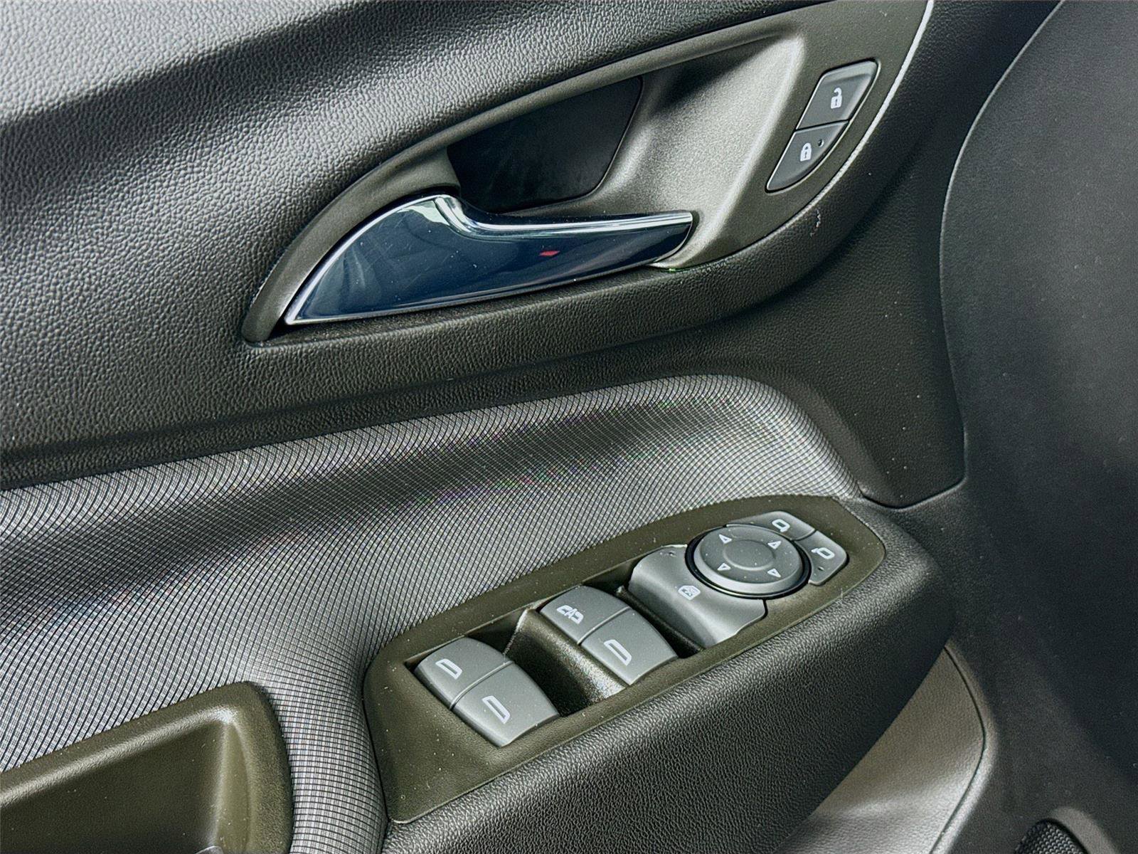 Used 2023 Chevrolet Equinox RS image 17