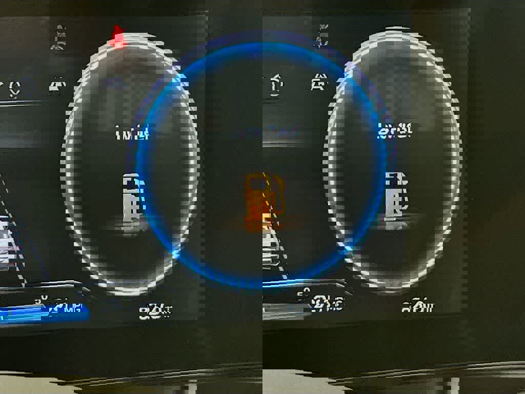 Used 2025 Hyundai Elantra SEL image 19