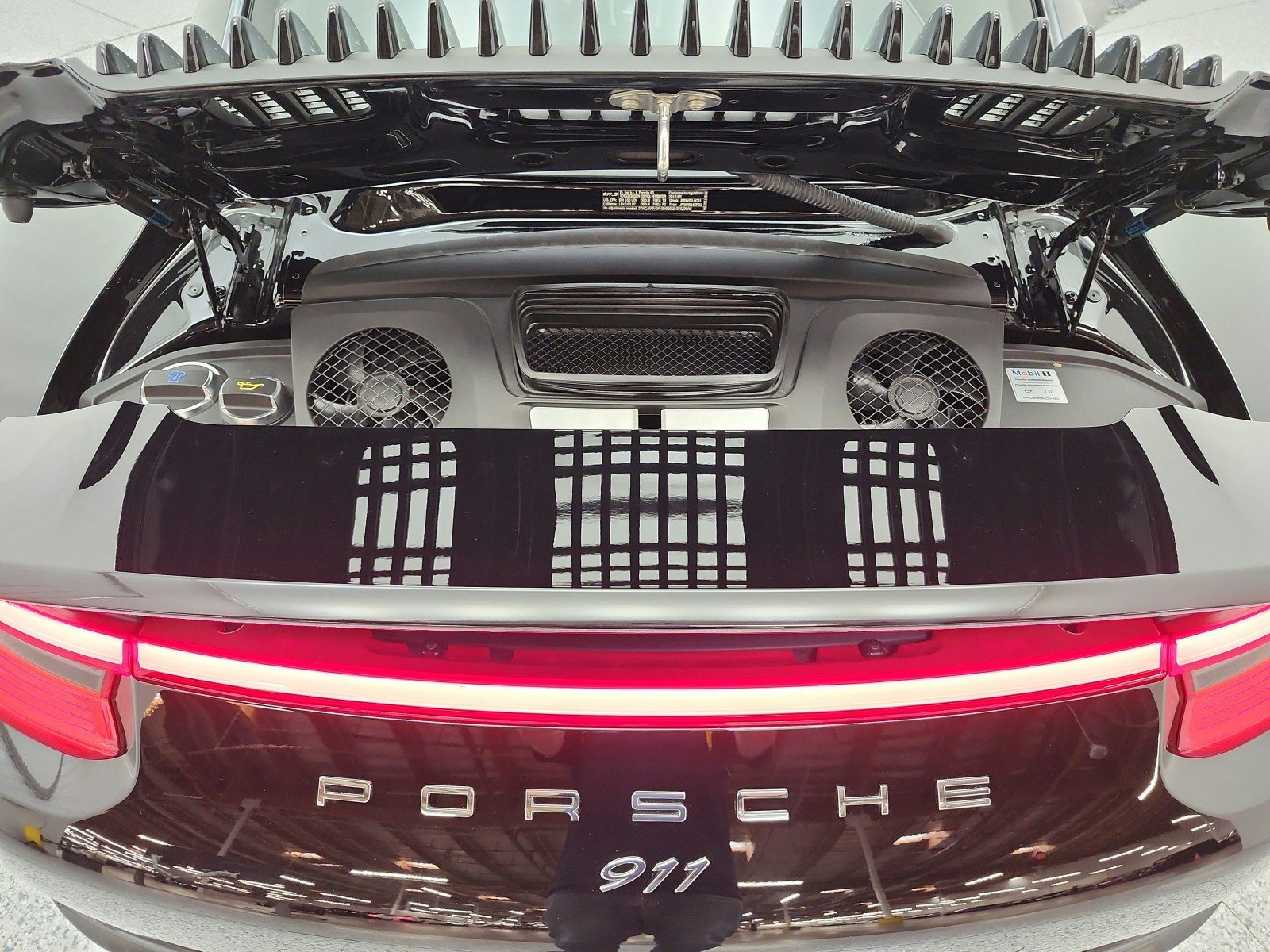 Used 2018 Porsche 911 Carrera 4S AWD/4WD image 29