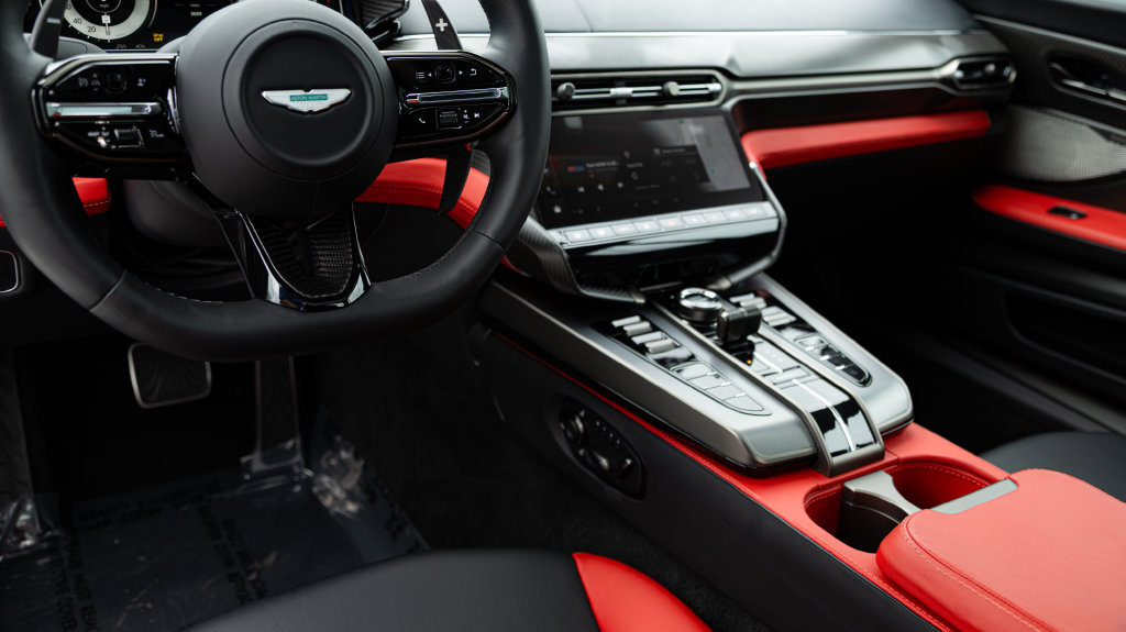 Used 2025 Aston Martin Vanquish RWD image 54