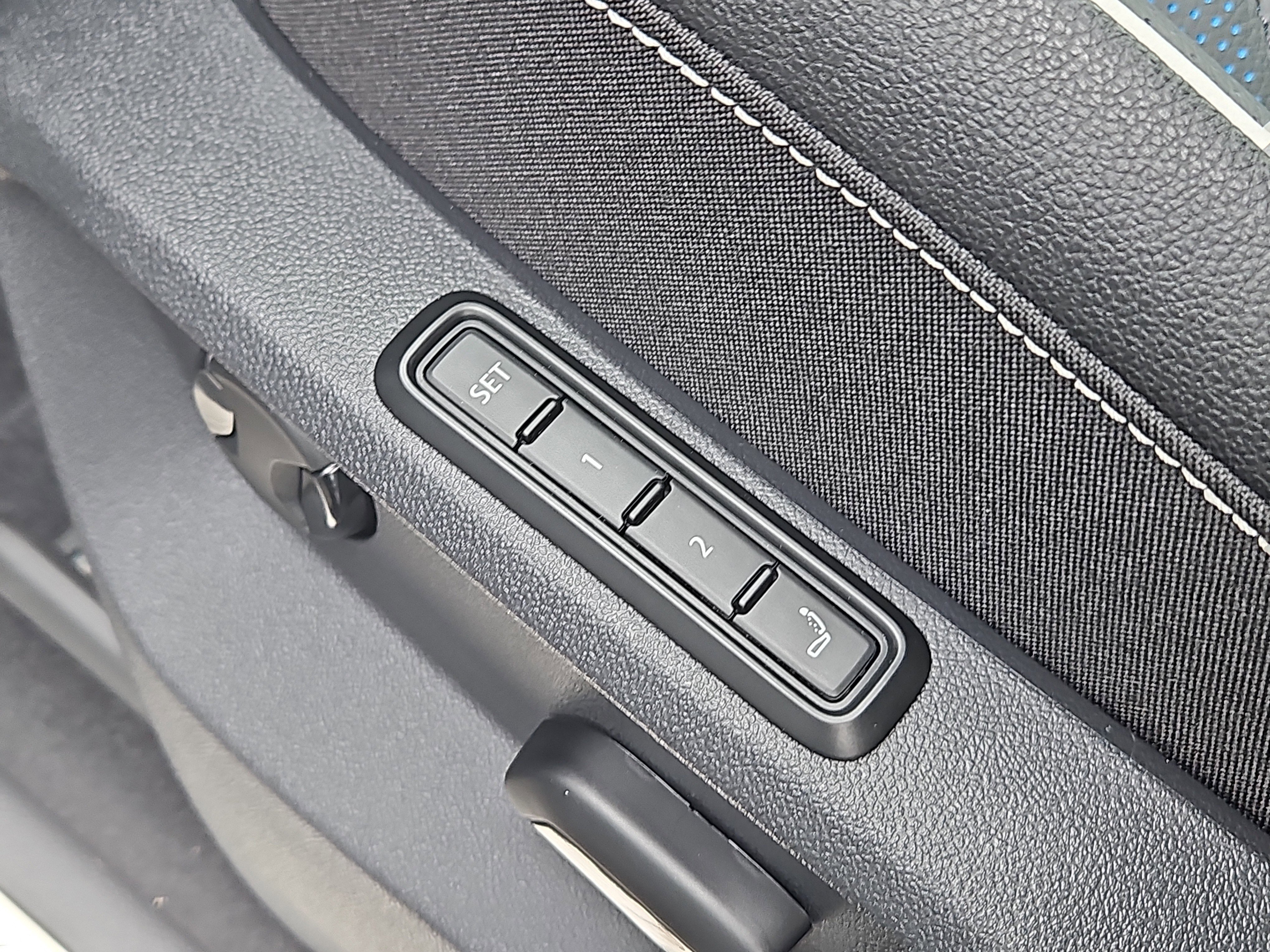 New 2026 Volkswagen Atlas Cross Sport SEL Premium R-Line image 11