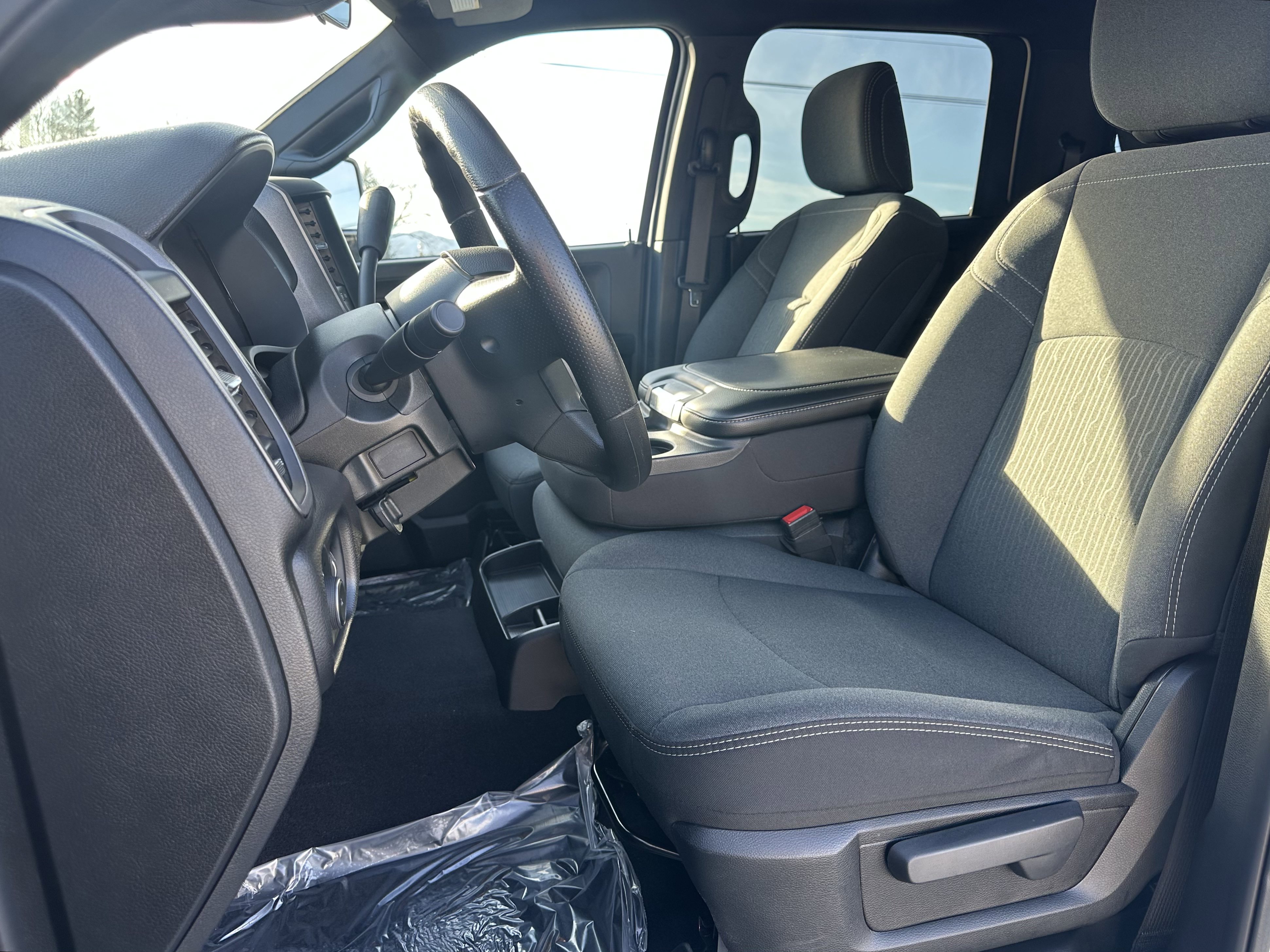 Used 2024 RAM 3500 Tradesman w/ Chrome Appearance Group image 9