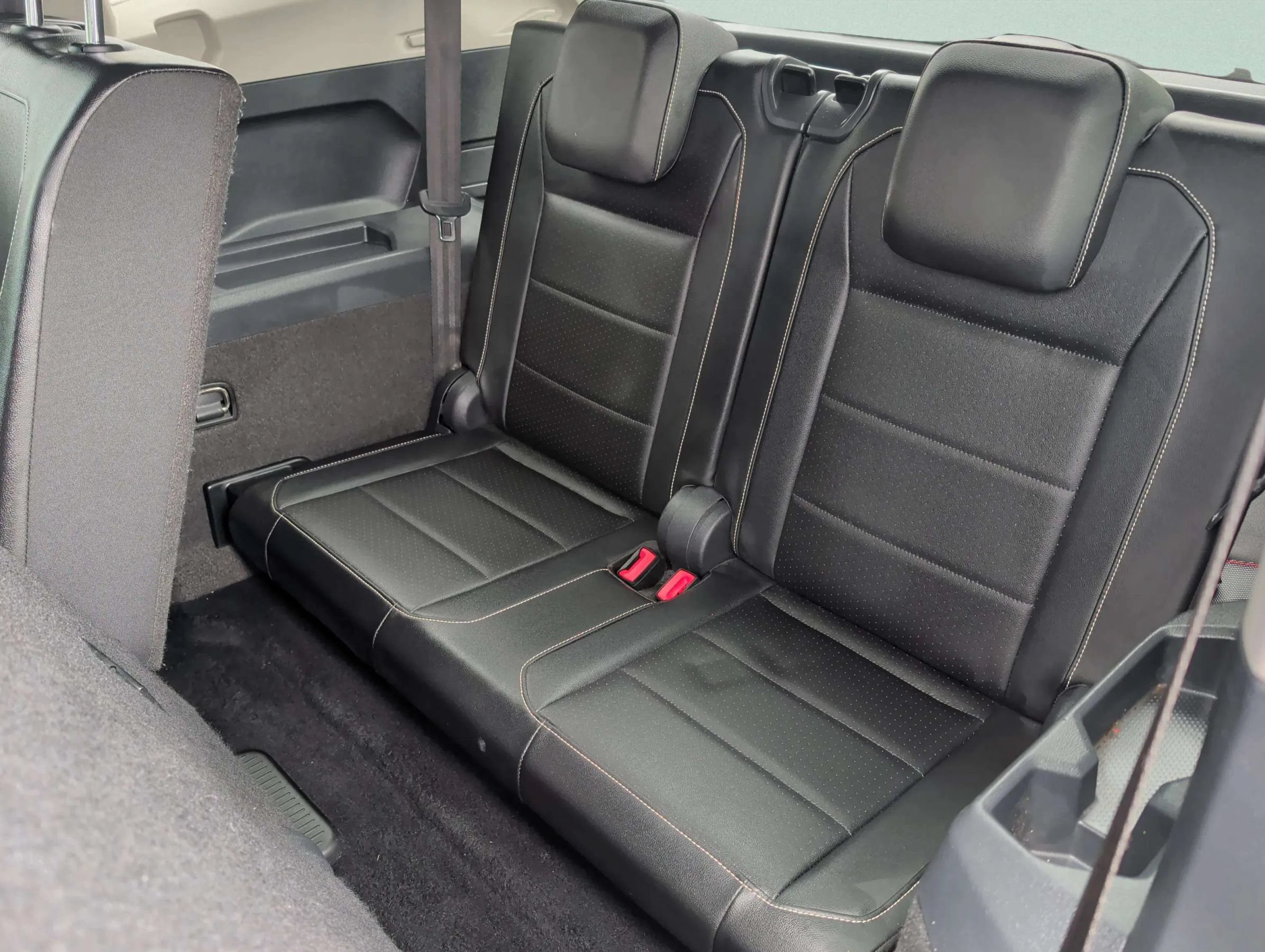 Used 2021 Volkswagen Tiguan SE FWD image 36