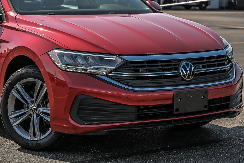 Used 2023 Volkswagen Jetta SE FWD image 3