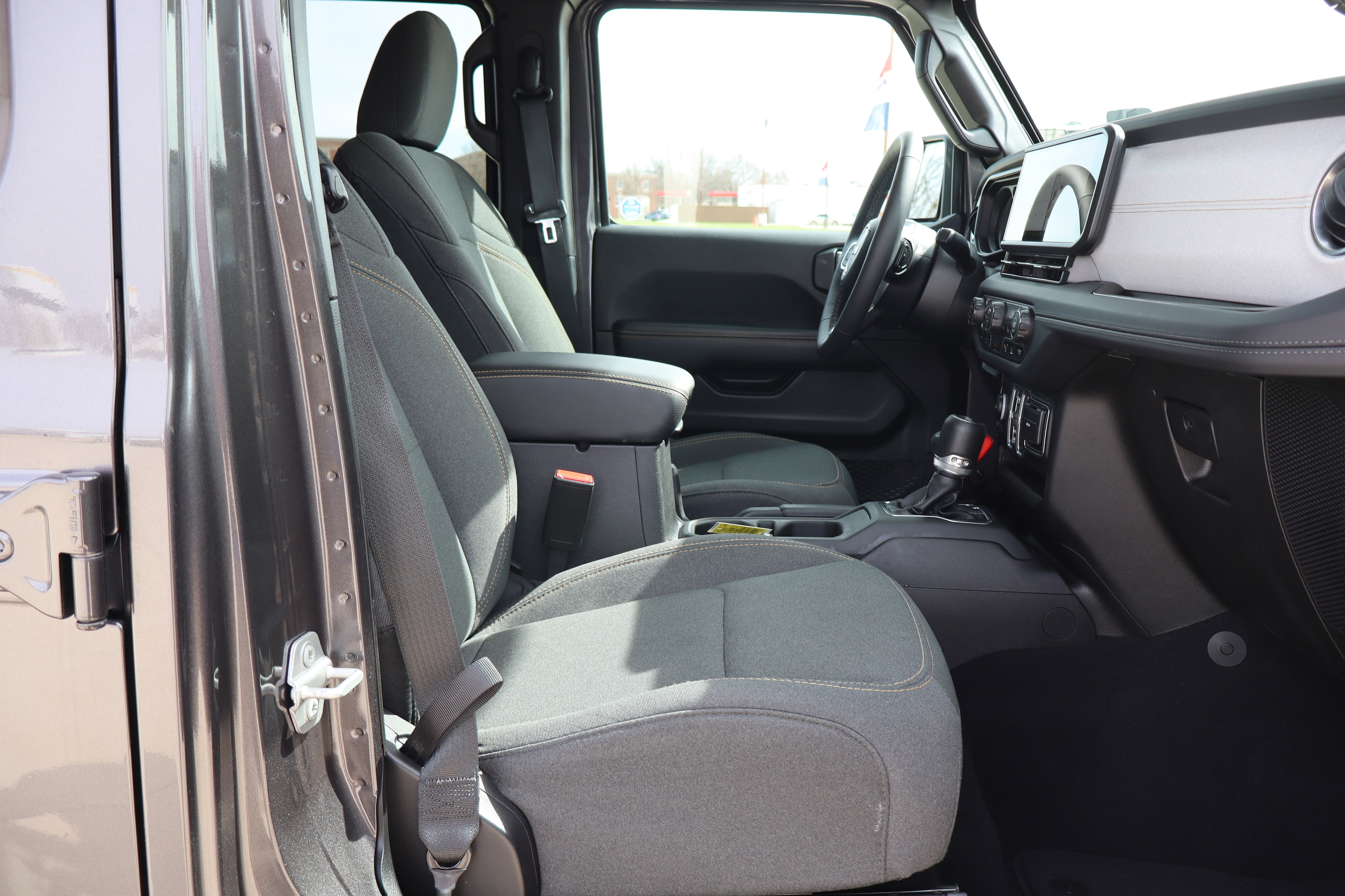 Used 2025 Jeep Wrangler Sahara w/ Safety Group image 13