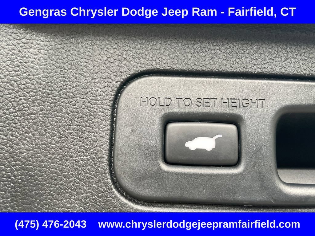 Used 2023 Honda Pilot TrailSport image 39