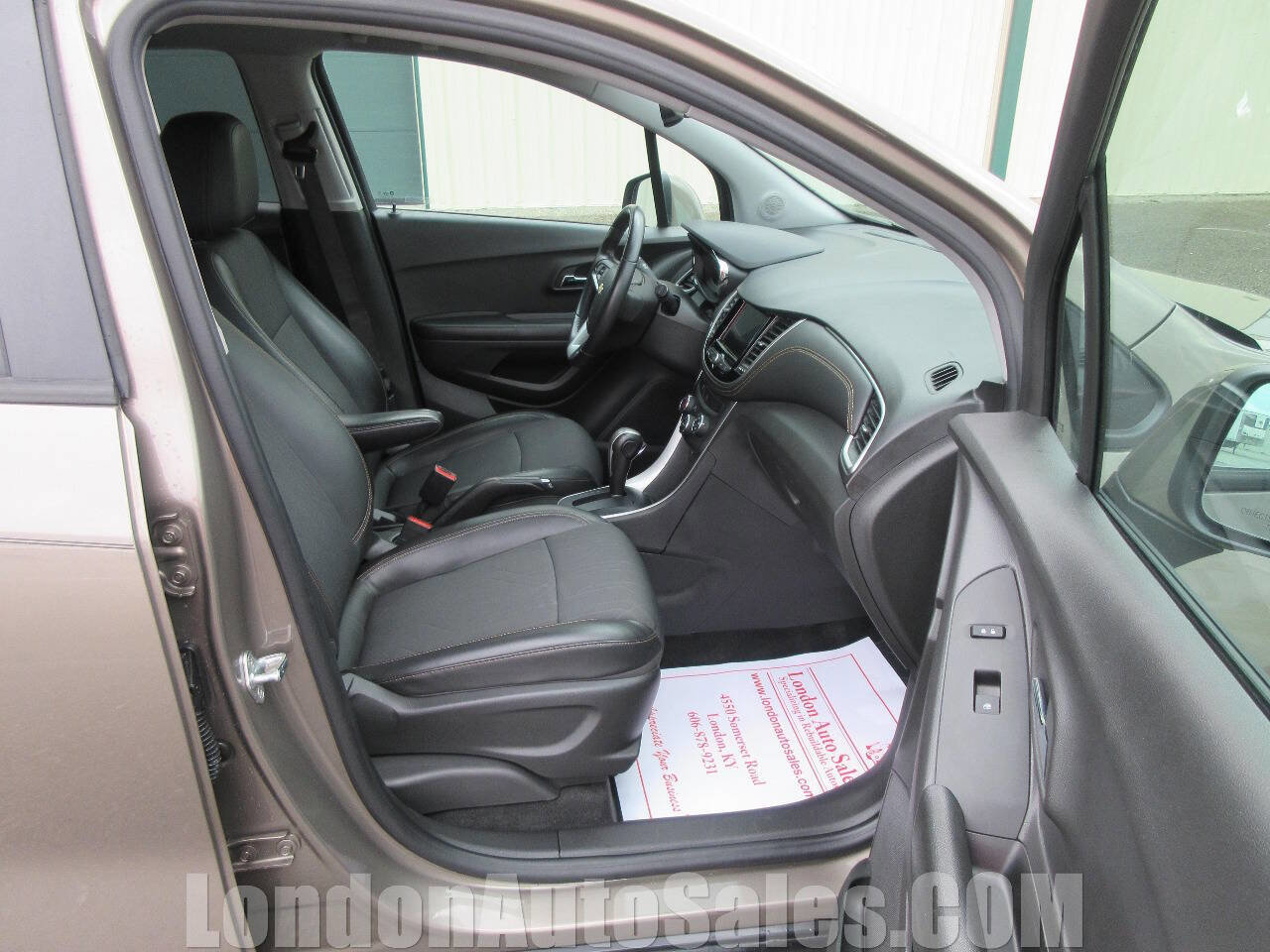 Used 2022 Chevrolet Trax LT w/ Sport Edition image 15