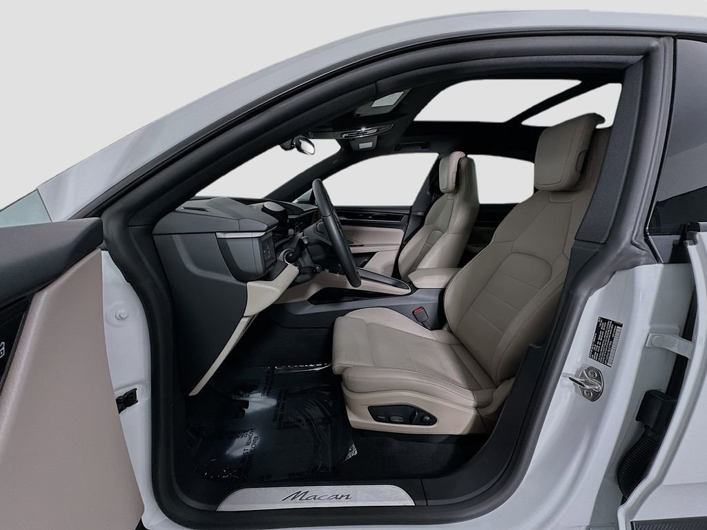 Certified 2025 Porsche Macan Electric image 5