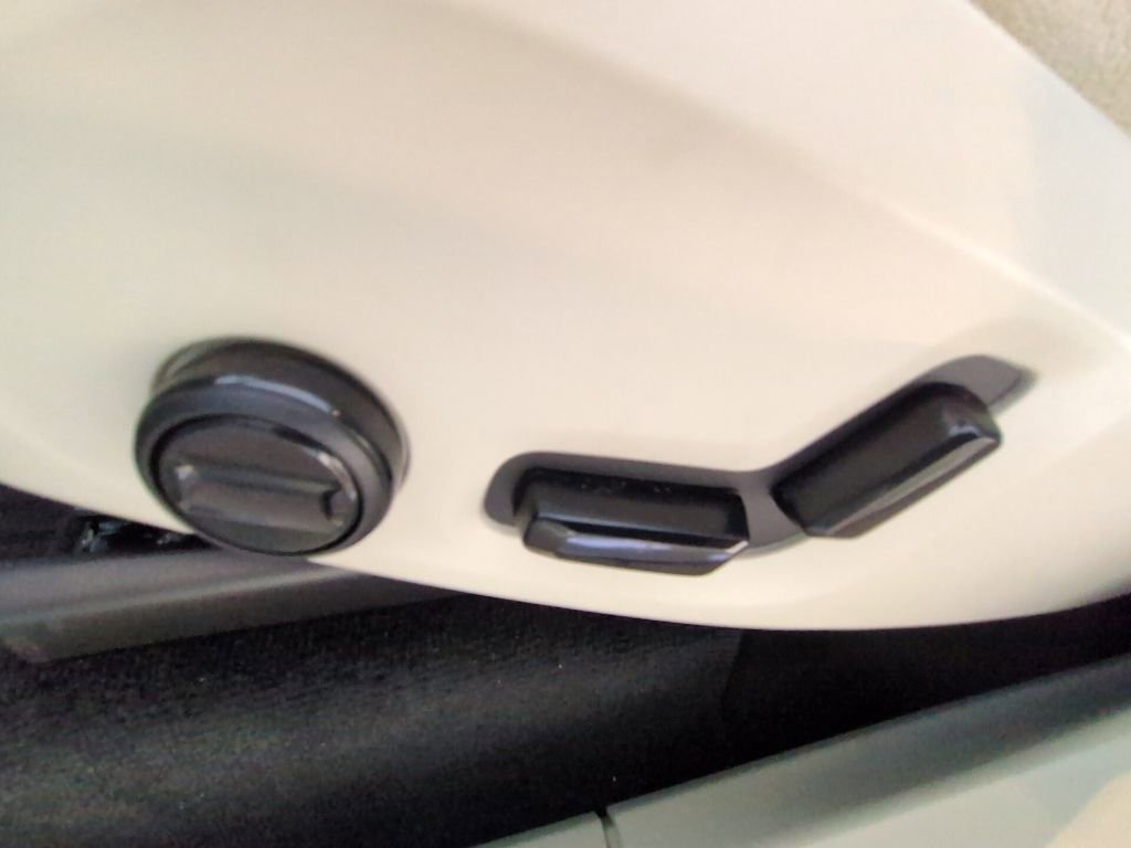 Used 2021 Volvo XC90 T6 Momentum AWD/4WD image 12