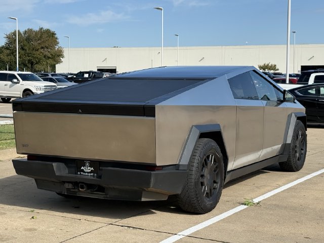 Used 2024 Tesla Cybertruck AWD Crew Cab image 4