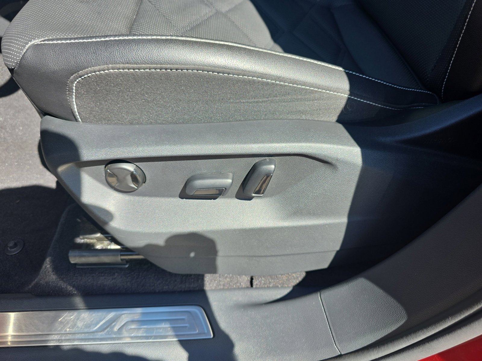 Used 2024 Volkswagen Atlas SE image 14