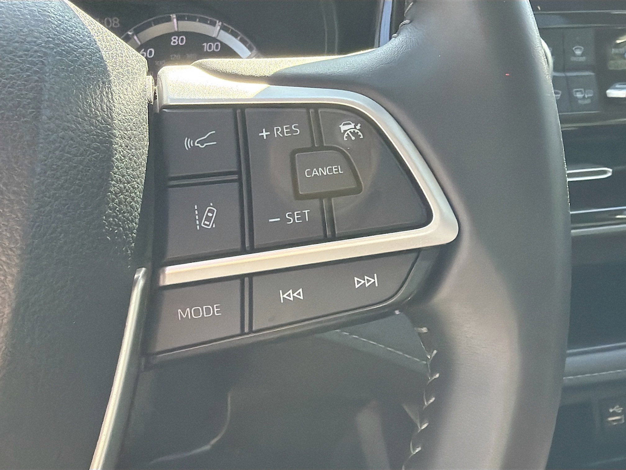 Used 2024 Toyota Highlander LE image 37