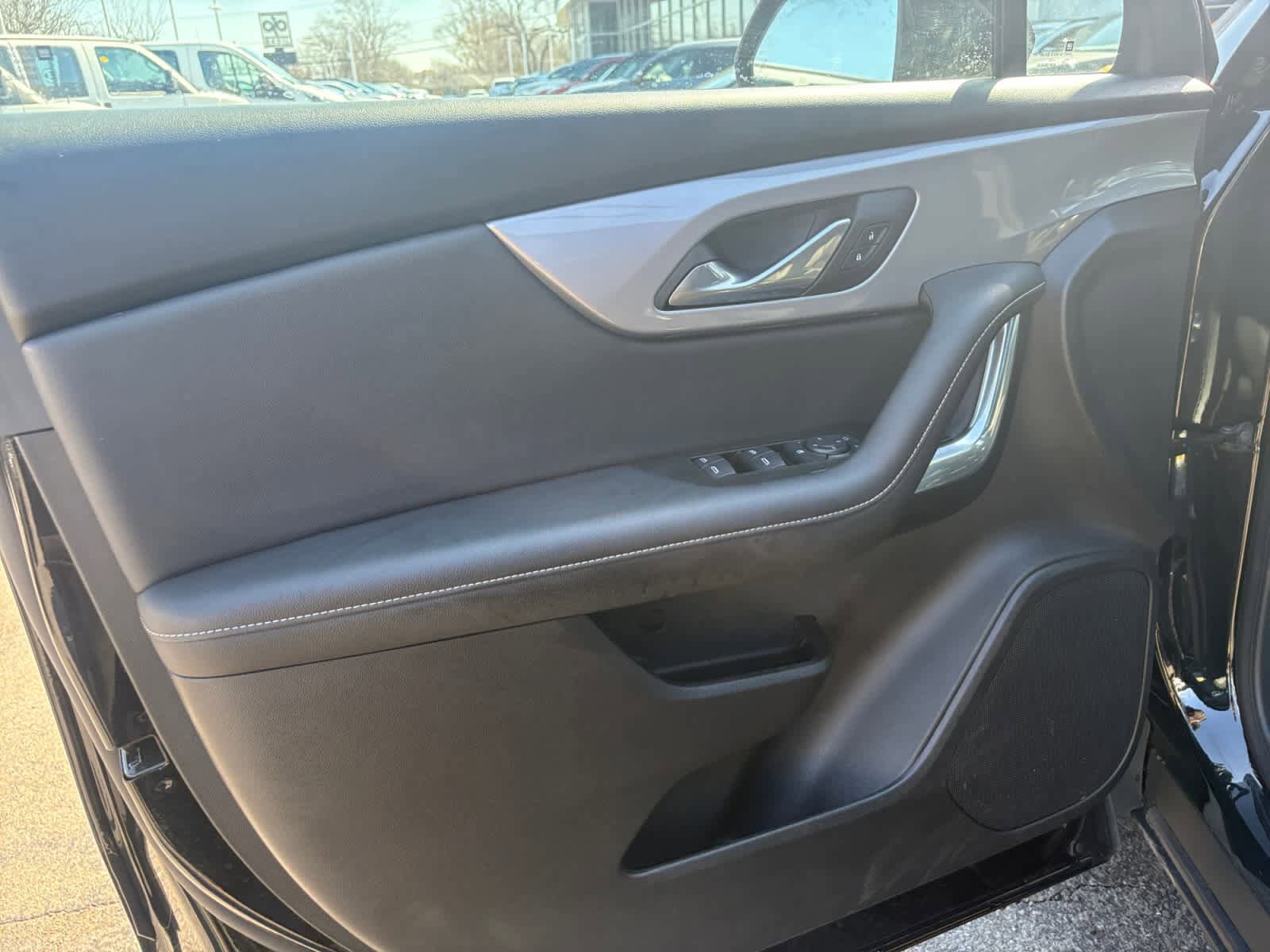 Used 2025 Chevrolet Blazer LT AWD/4WD image 9