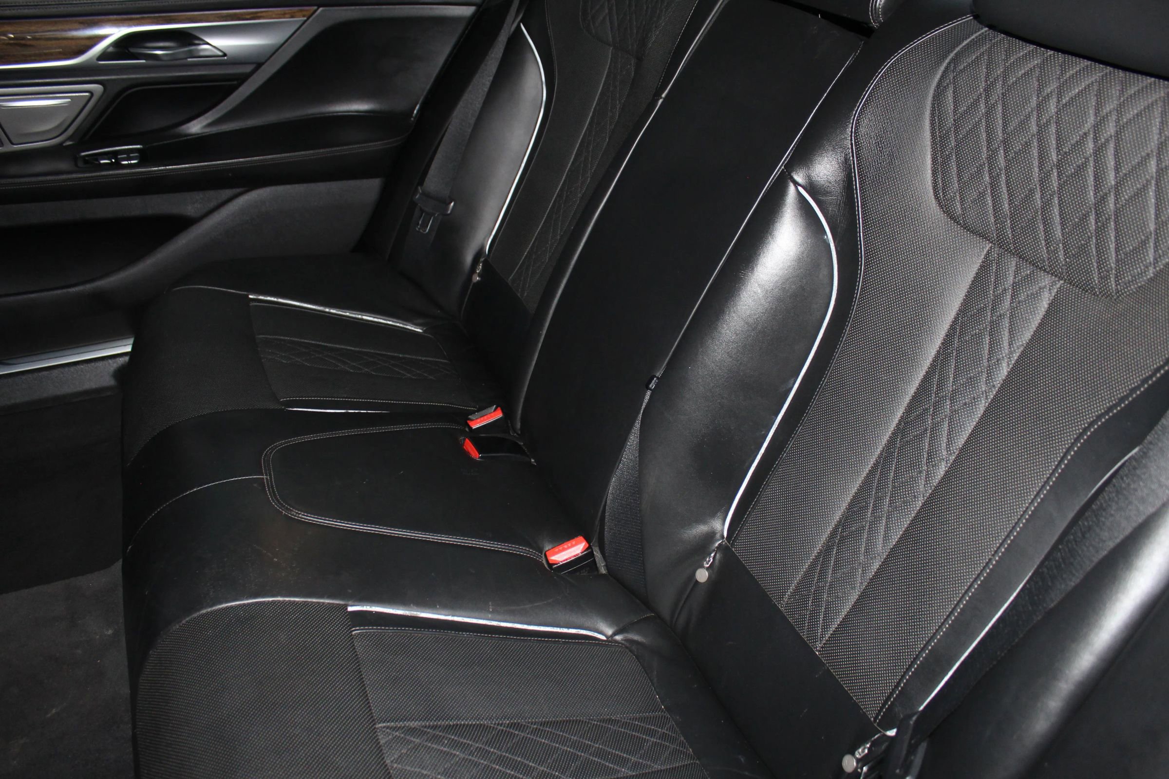 Used 2016 BMW 750i xDrive image 12