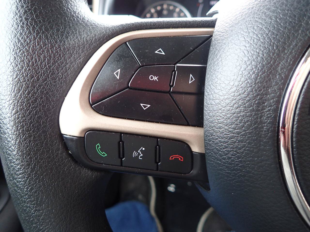 Used 2017 Jeep Renegade Sport w/ Power & Air Group FWD image 16