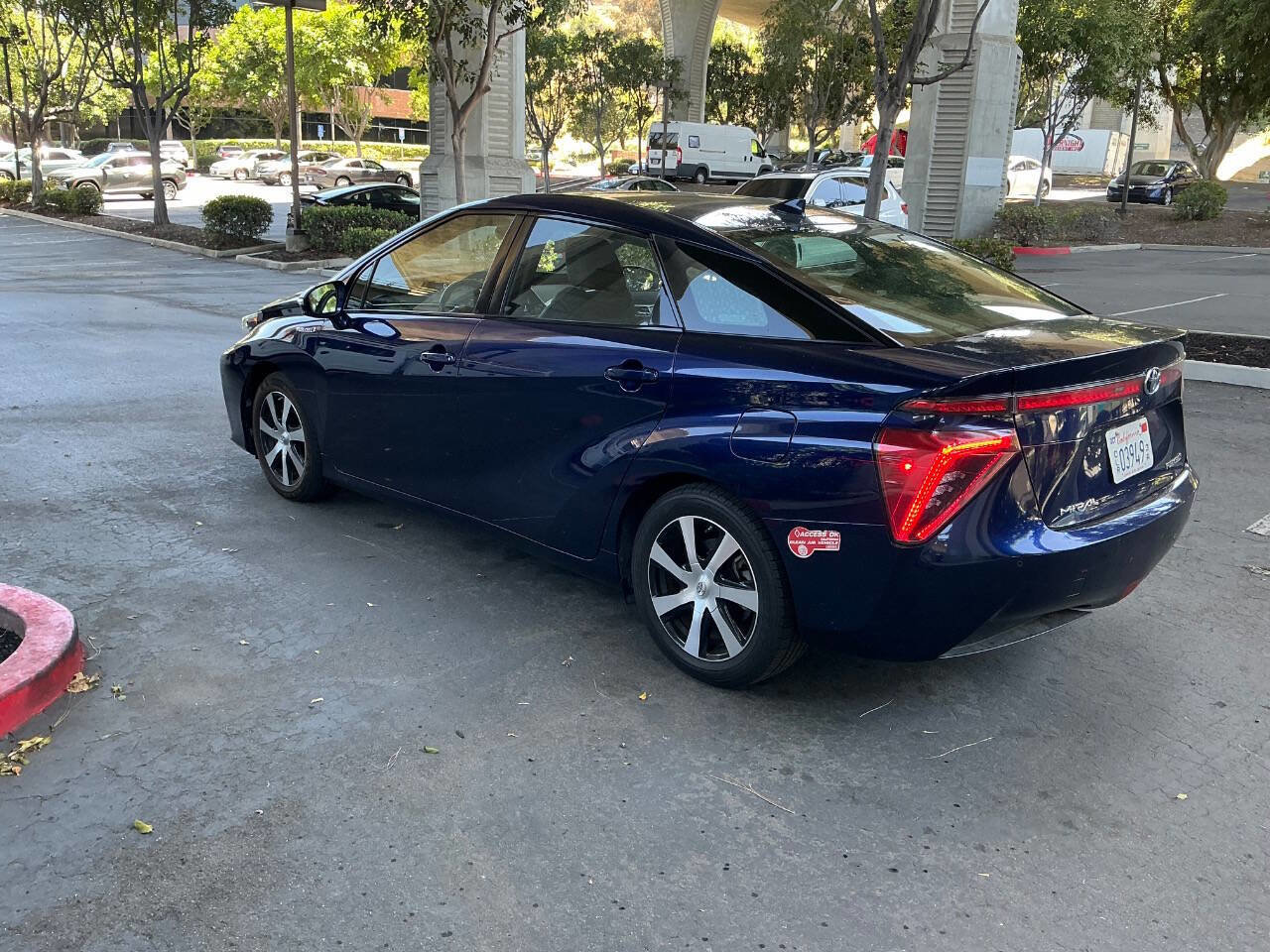 Used 2017 Toyota Mirai FWD image 3