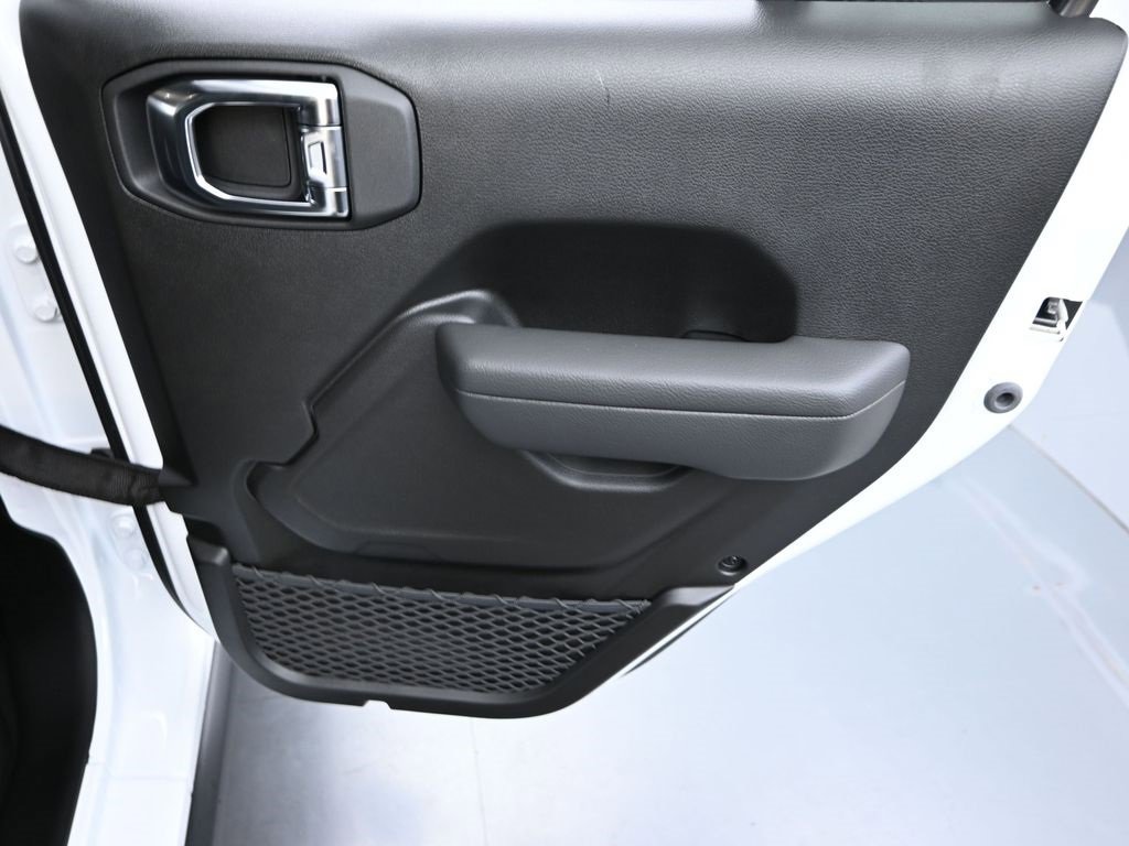 New 2025 Jeep Wrangler Unlimited Rubicon w/ Technology Group image 16