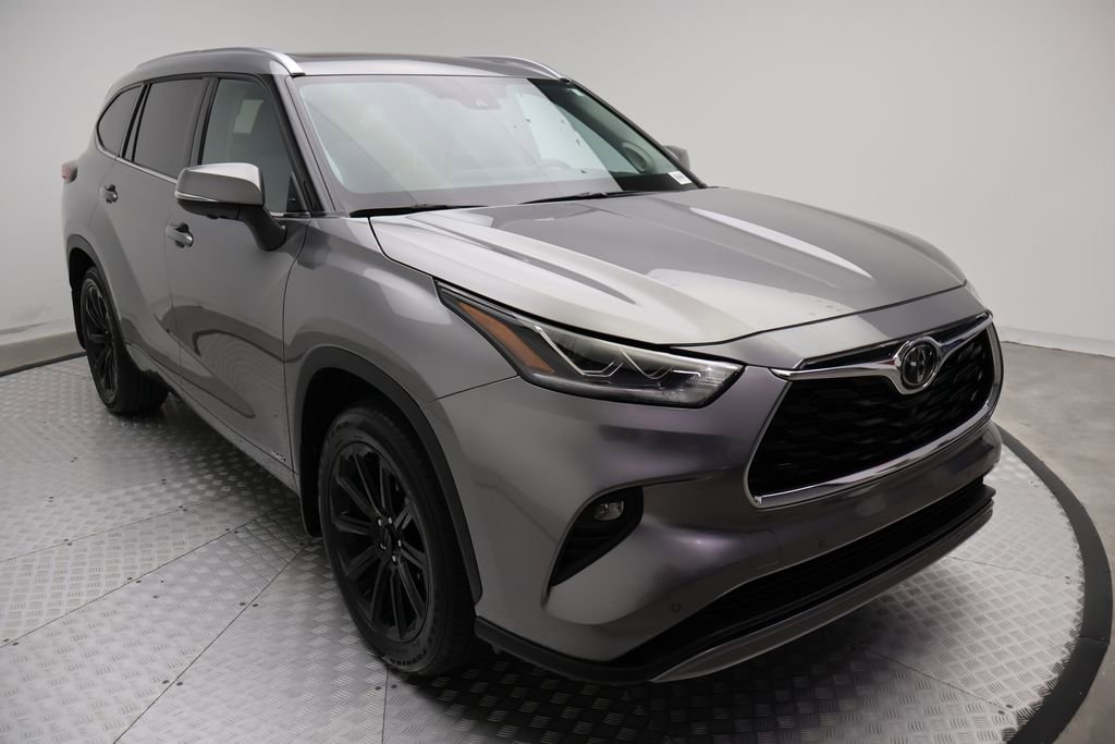 Certified 2025 Toyota Highlander Platinum AWD/4WD image 6
