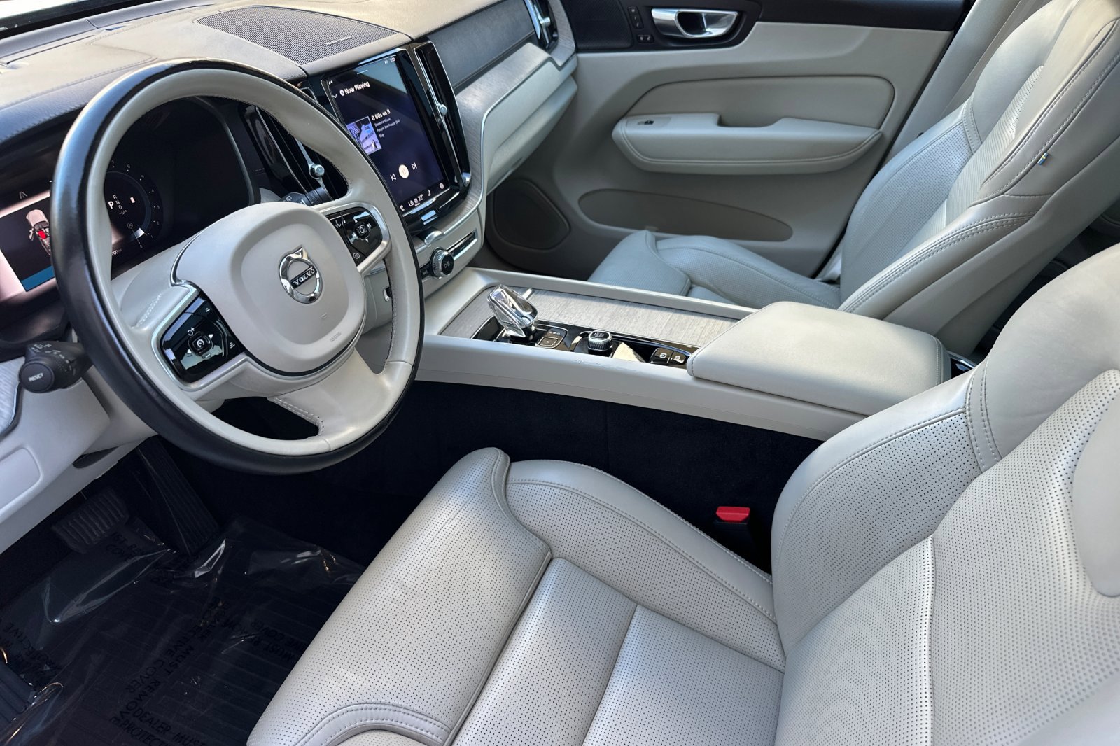 Certified 2023 Volvo XC60 B5 Ultimate w/ Protection Package Premier image 10