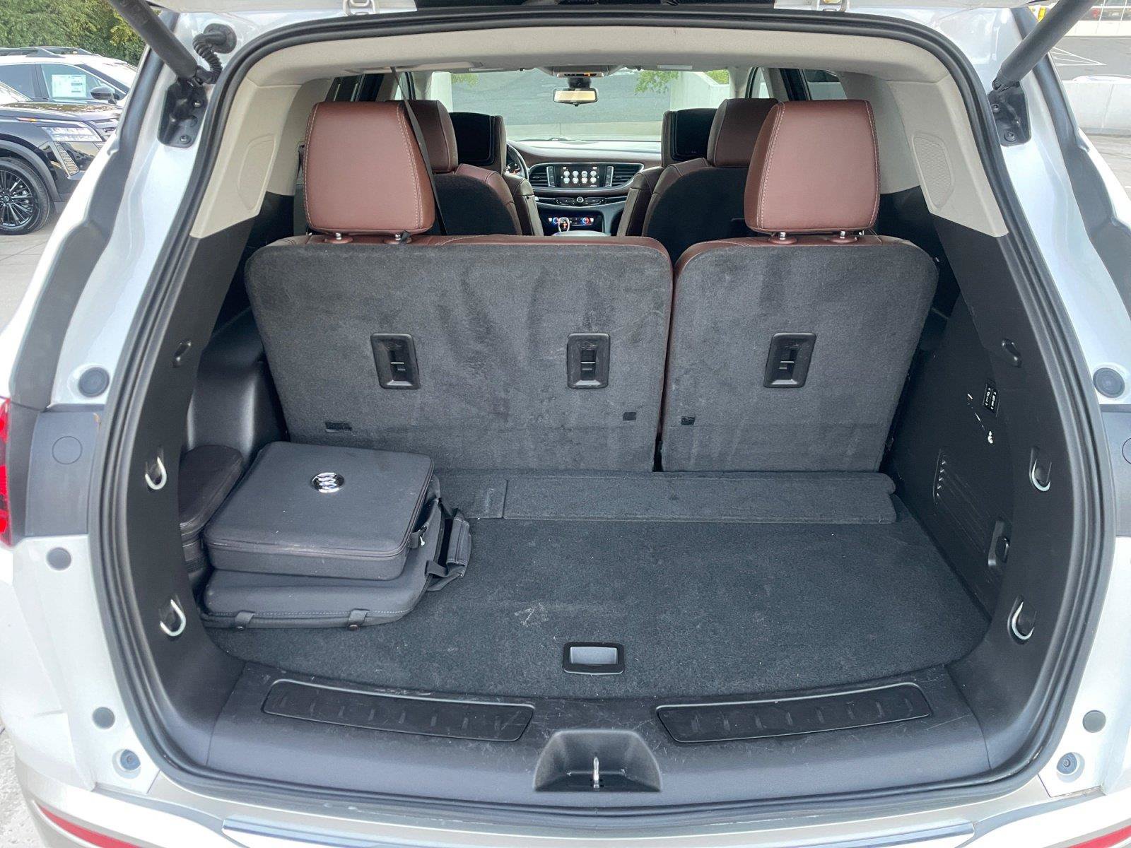 Used 2019 Buick Enclave Avenir w/ Avenir Technology Package AWD/4WD image 18