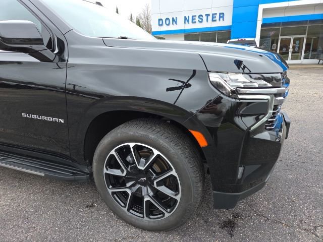 Used 2023 Chevrolet Suburban LT w/ Luxury Package AWD/4WD image 32