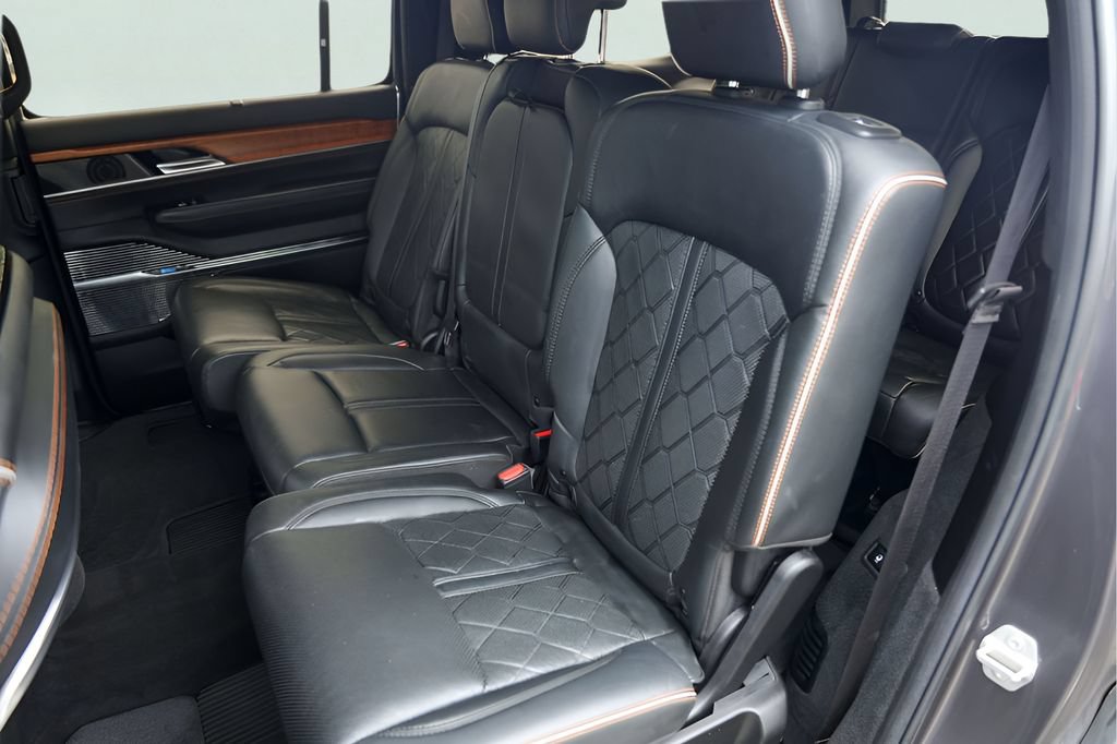 Used 2022 Jeep Grand Wagoneer Series III w/ Flexible Seating Group AWD/4WD image 29
