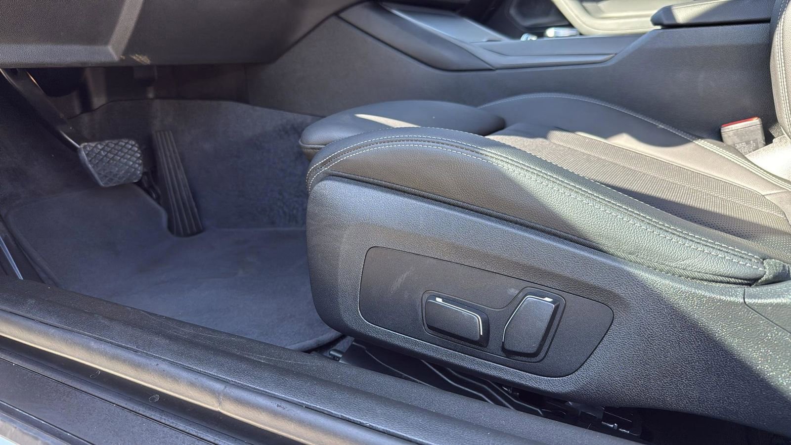 Used 2024 BMW 230i Coupe image 9