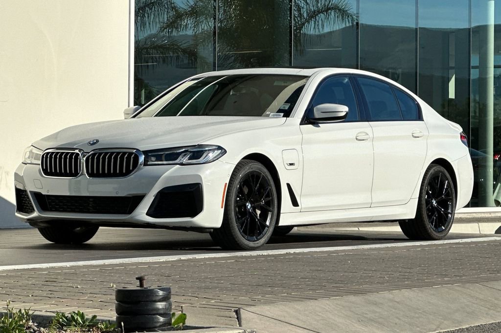 Used 2023 BMW 530e w/ M Sport Package image 7