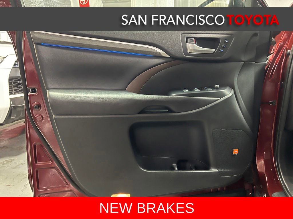 Used 2017 Toyota Highlander Limited AWD/4WD image 40