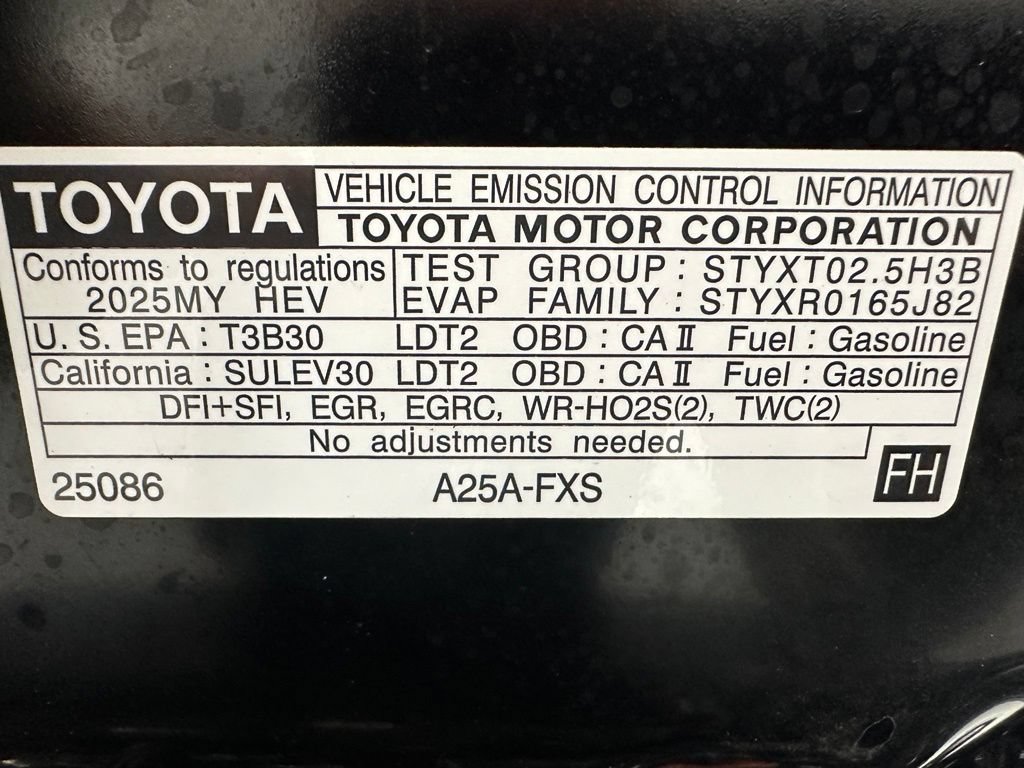 Used 2025 Toyota RAV4 XLE AWD/4WD image 70