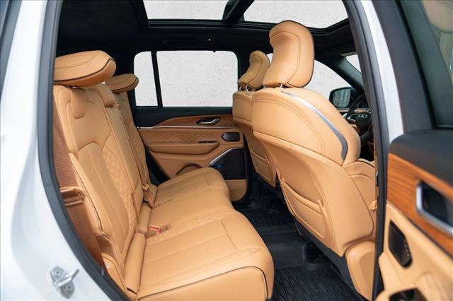 Used 2023 Jeep Grand Cherokee Summit AWD/4WD image 25