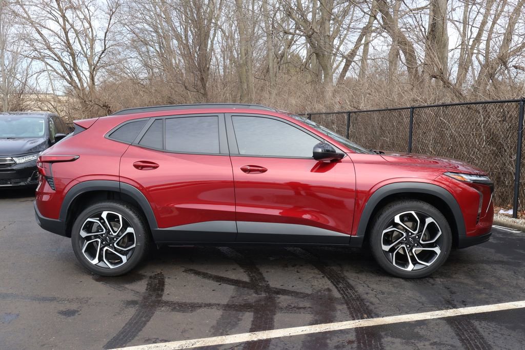 Certified 2024 Chevrolet Trax RS w/ Sunroof Package image 10