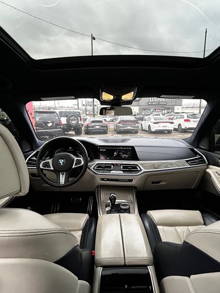 Used 2020 BMW X7 M50i w/ Dynamic Handling Package image 9